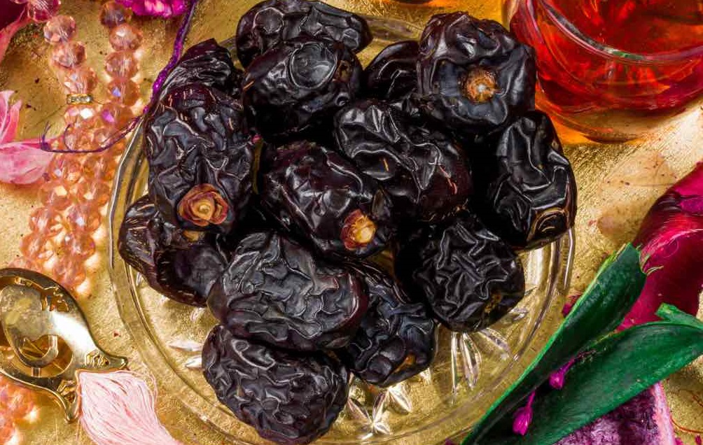 Ajwa Dates for Ramadan & Daily Use – Buy Online in Pakistan Easily
